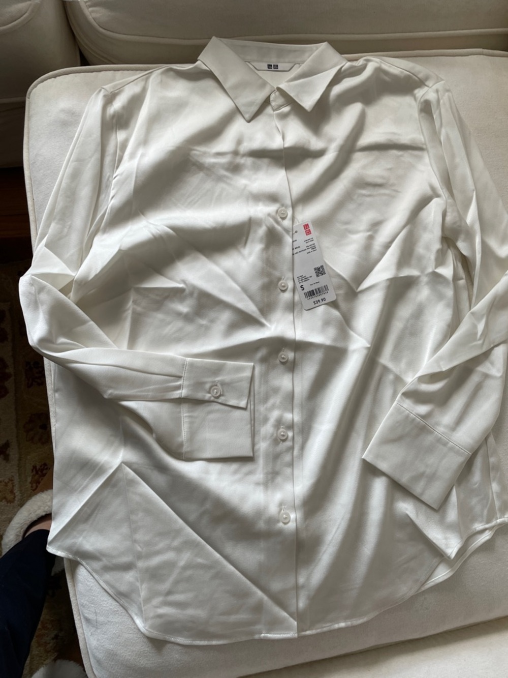 Uniqlo Women’s White Long-Sleeve Button-Up Shirt